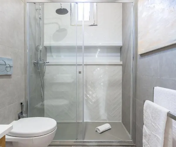 Wonderful Brand New Belem - A Few Steps Away From The River! *