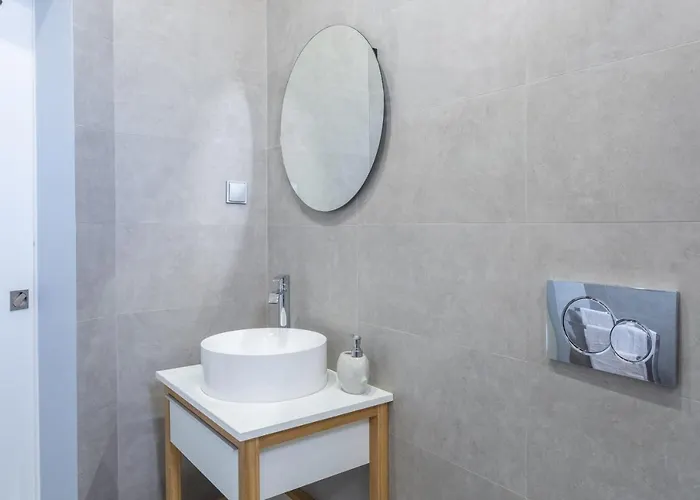Wonderful Brand New Belem - A Few Steps Away From The River! *